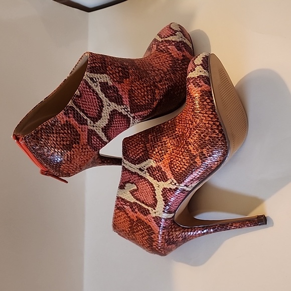 Michael Antonio Coral snake "Michel" size 6, heeled bootie shoe - Picture 7 of 8